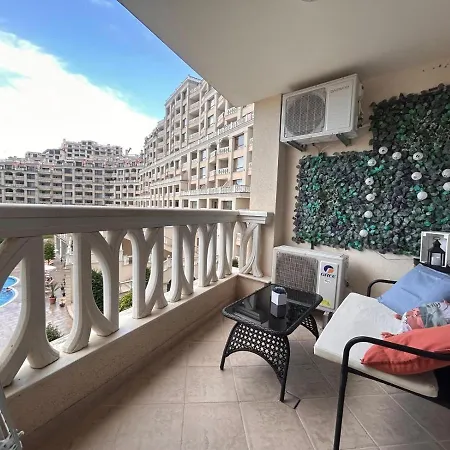 Blue Lagoon Seafront Apartament *