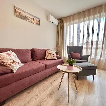 Blue Lagoon Seafront Apartament