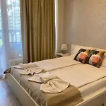 Blue Lagoon Seafront Apartman
