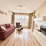 Blue Lagoon Seafront Apartman