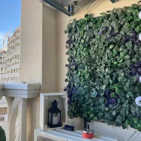 Blue Lagoon Seafront Apartment *