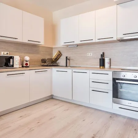 Blue Lagoon Seafront Apartment *