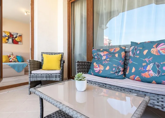 Blue Lagoon Seafront Διαμέρισμα *