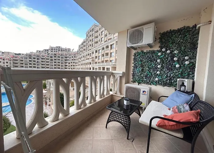 Blue Lagoon Seafront Διαμέρισμα *